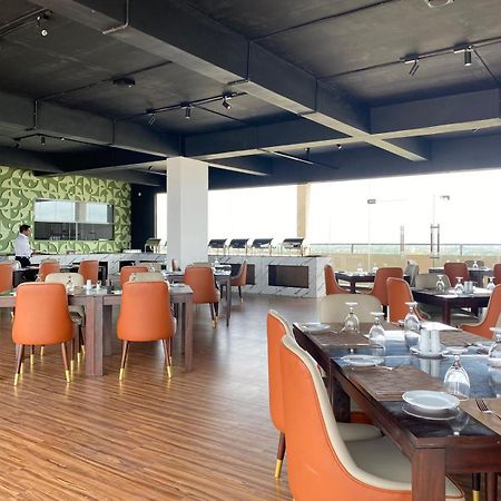 Ocean Breeze - Udaya Luxury Apartments Negombo Dış mekan fotoğraf