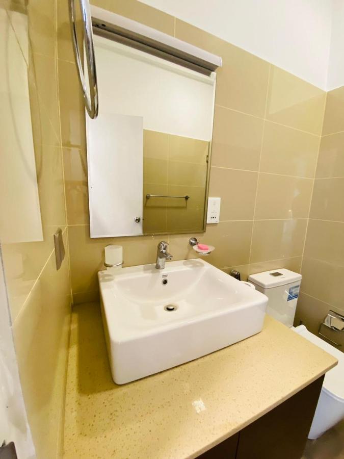 Ocean Breeze - Udaya Luxury Apartments Negombo Dış mekan fotoğraf